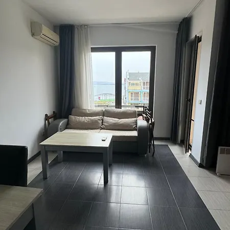 Апартаменты Relaxing - 100 Meters From The Sea