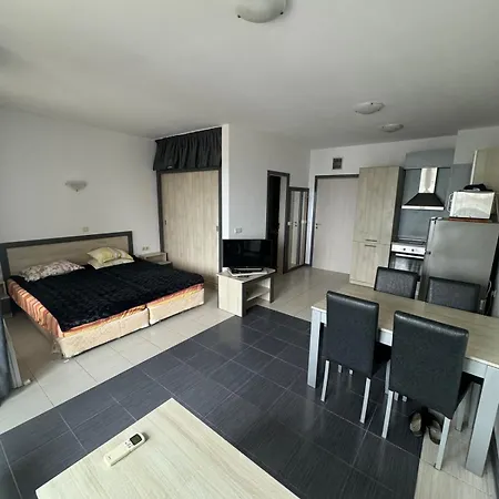 Апартаменты Relaxing - 100 Meters From The Sea